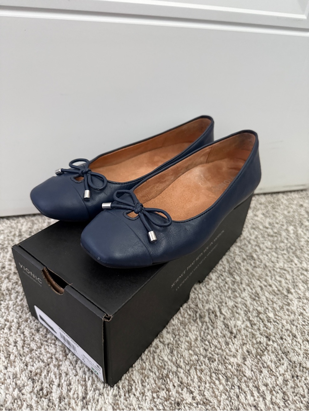 Vionic Navy Leather Ballet Flats size 6 wide